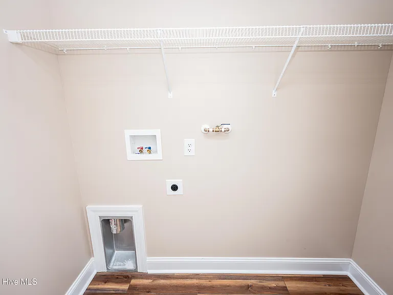 138 Macdonald Blvd — Photo 11