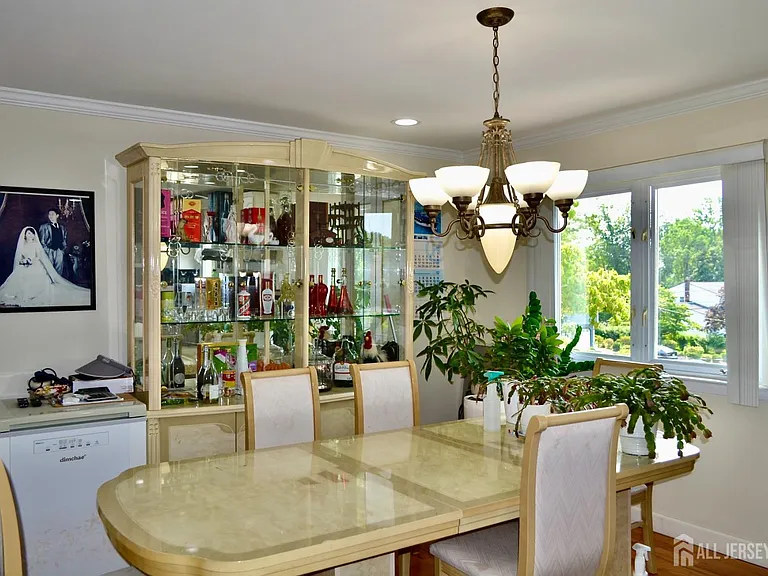 2 Albemarle Rd — Photo 8