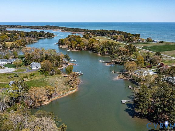 2nd image of 176 Baypointe Ct