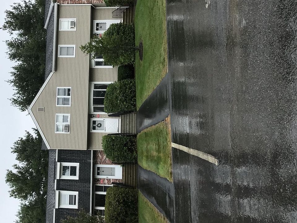2nd image of 9 Foxtail Ln