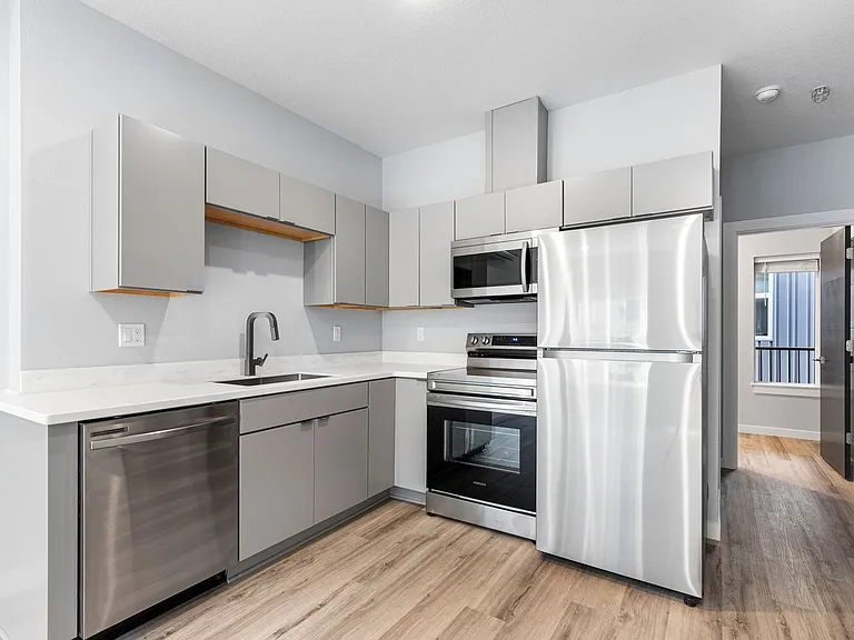 7150 N Greenwich Ave #9 — Photo 1