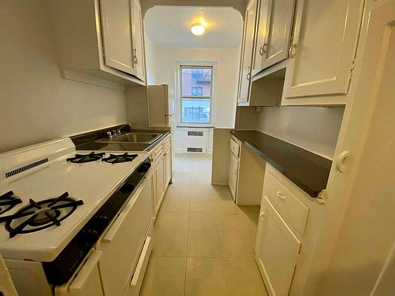 5th image of 6462 Booth St #1E