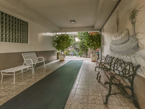 4th image of 904 W Huntington Dr APT 07