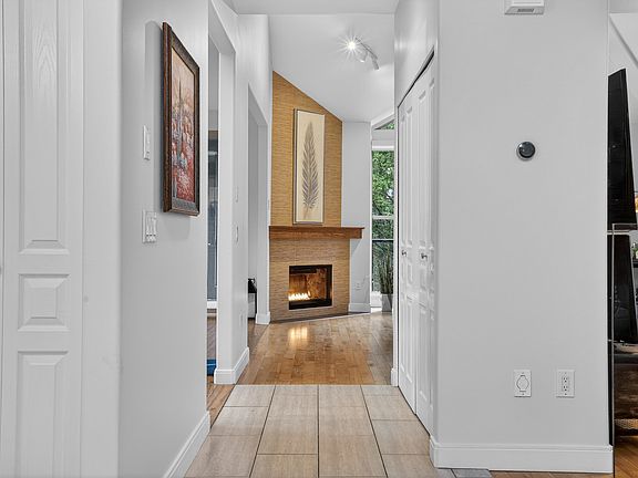 4th image of 2058 Winfield Dr #25