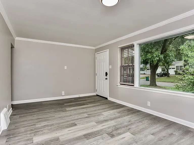 881218_019_living_room_13077482.jpg