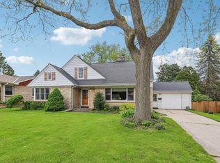 186 S Eva St, Port Washington, WI 53074