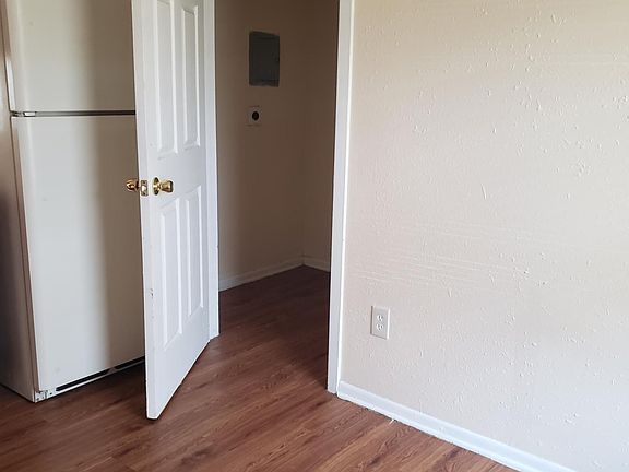 4th image of 209 Baldwin Ave