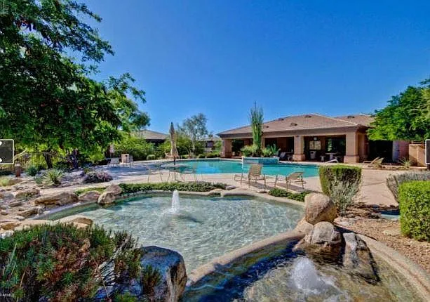 Cachet Pool
