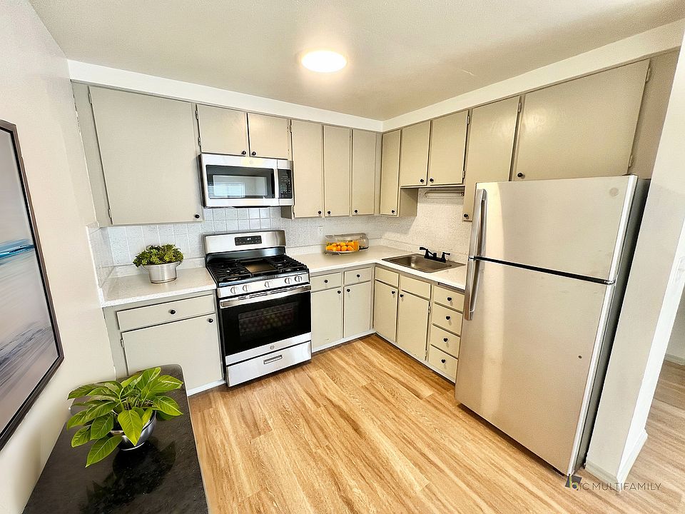 Explore this stylish kitchen, equipped with modern appliances and sleek design.