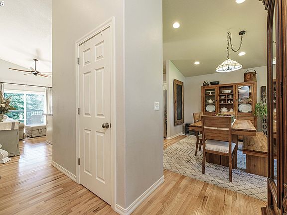 4th image of 34611 SE 10th St