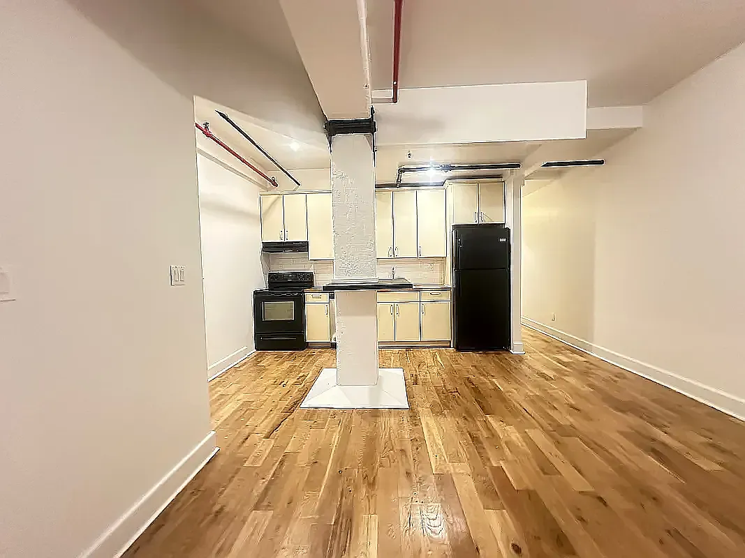 101 Sutton Street — Photo 2