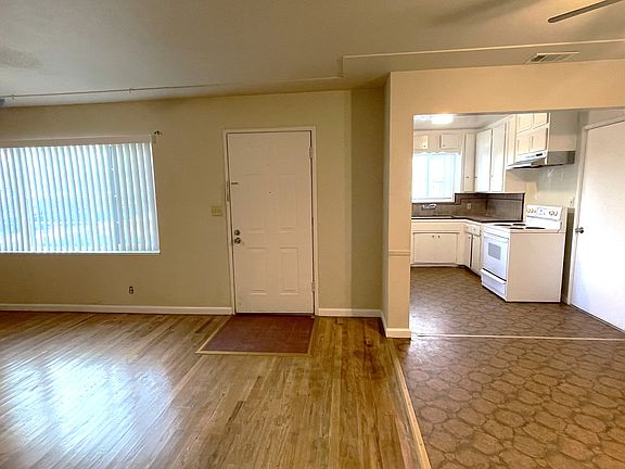4th image of 2413 Lilac Ct
