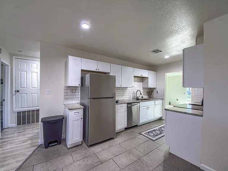Melvin Dr — Photo 10