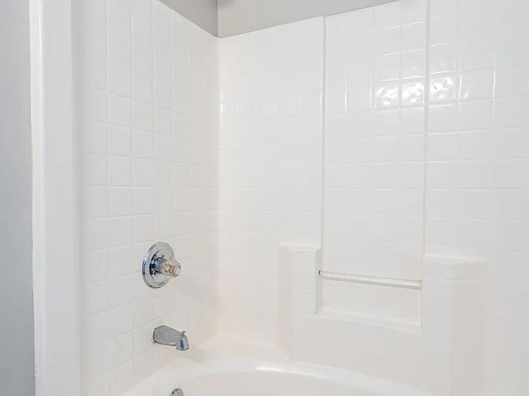 234 E 9th St #304 — Photo 10