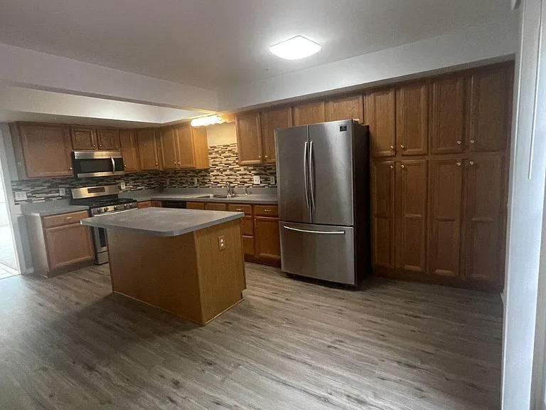 1323 Lindsay Ln — Photo 9