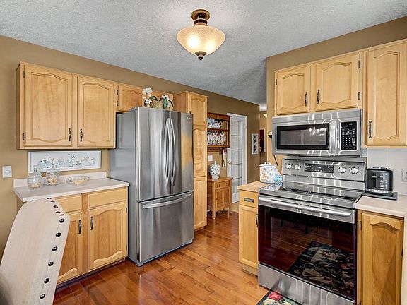 5th image of 10715 50th St NW