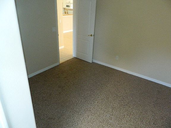 5th image of 5 Lynn Pl