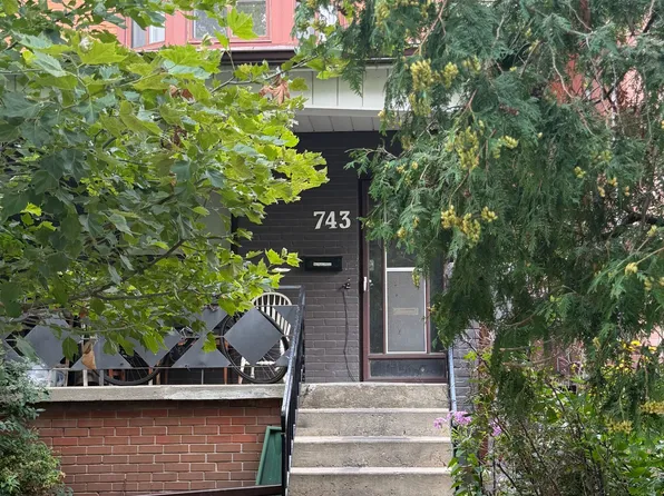 743 Euclid Ave APT 2, Toronto, ON M6G 2V1