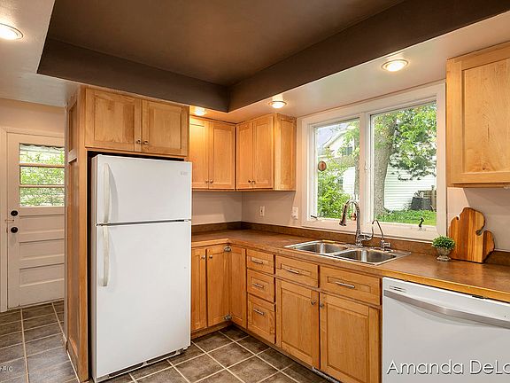 5th image of 1512 College Ave NE