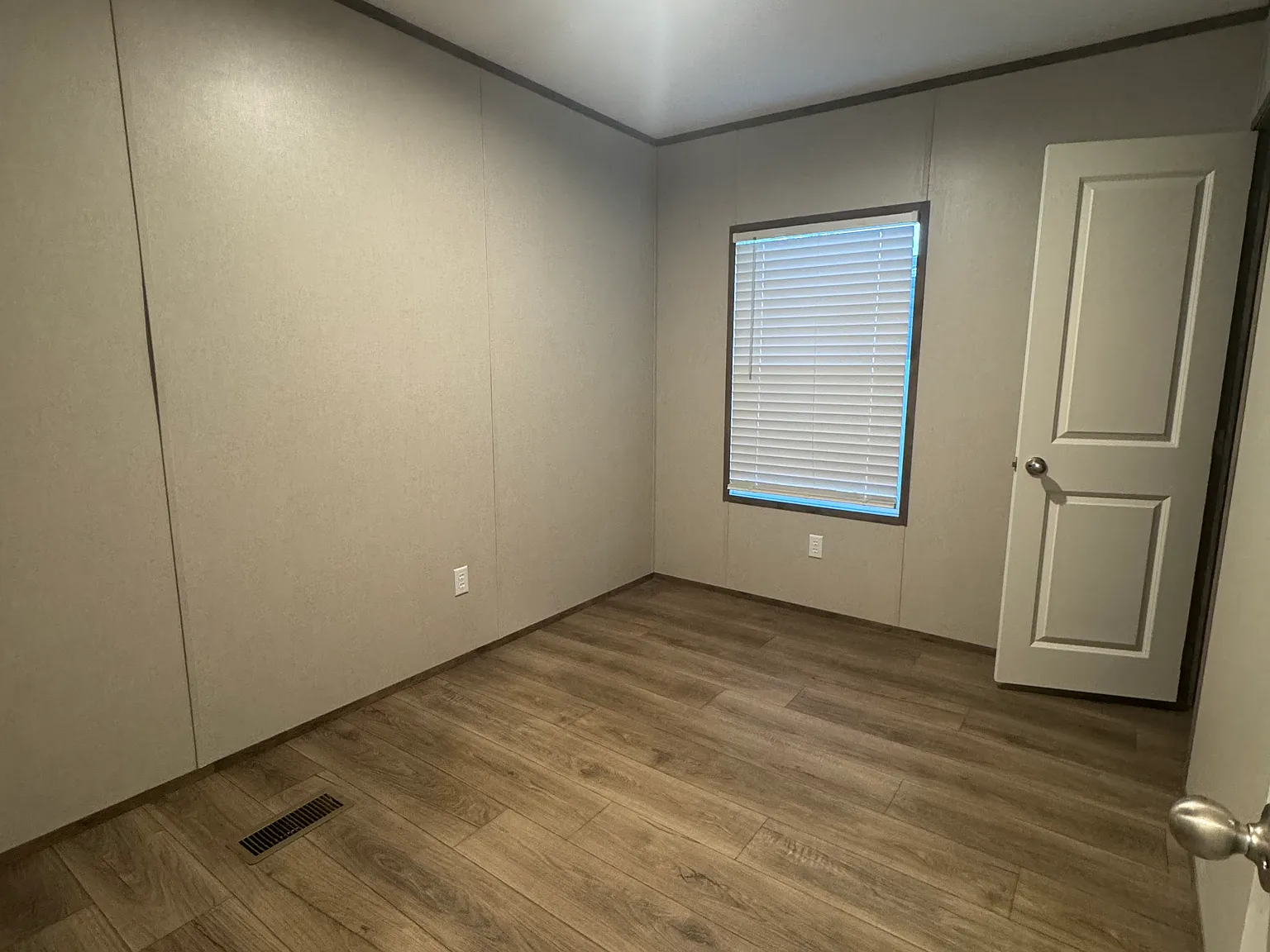 3 bed, 960 sqft, $1,799 — Photo 1