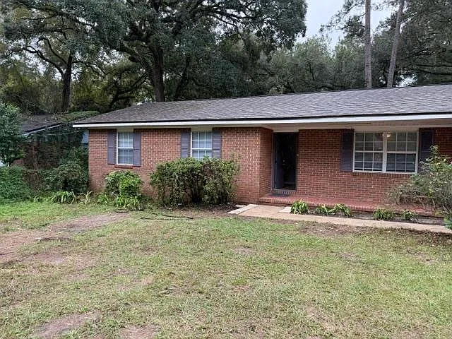 4 bed, 1375 sqft, $1,800 — Photo 2