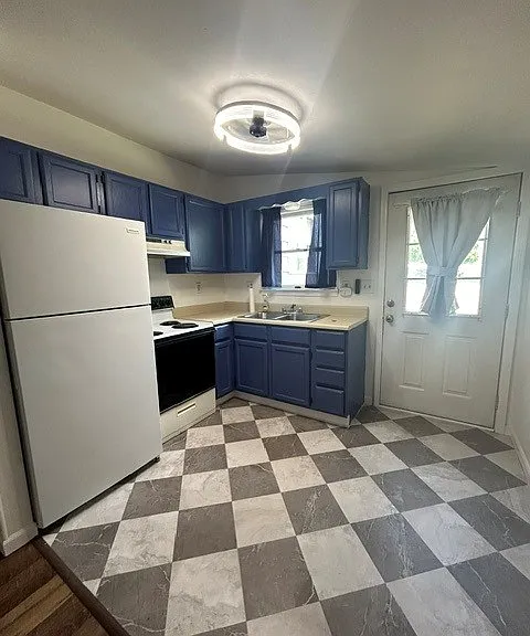 218 Buchanan Ave — Photo 1