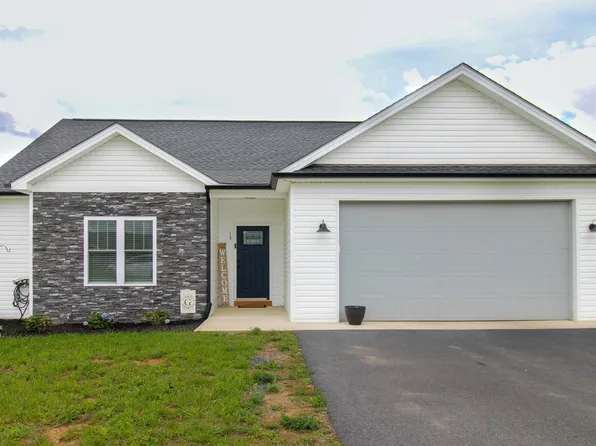15 Derby Ln, Lexington, VA 24450