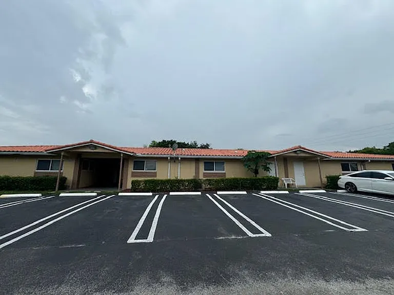 8430 NW 40th St Coral Springs, FL 33065 — Photo 9