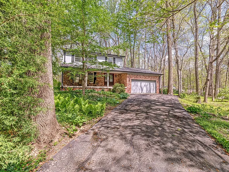 365 Beechwood Dr — Photo 2