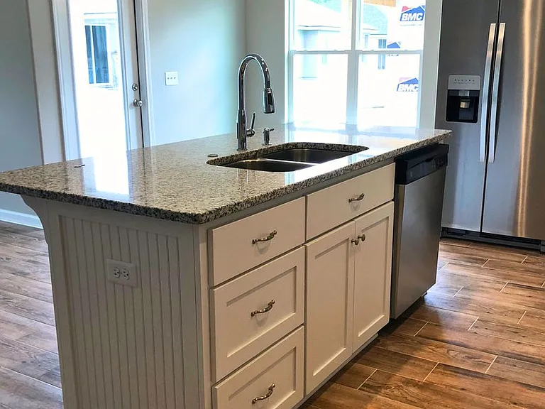 103 Marshall Ct — Photo 4
