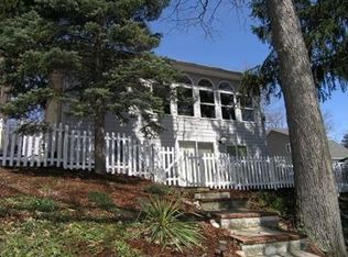 905 Woodland Ter, Valparaiso, IN 46383