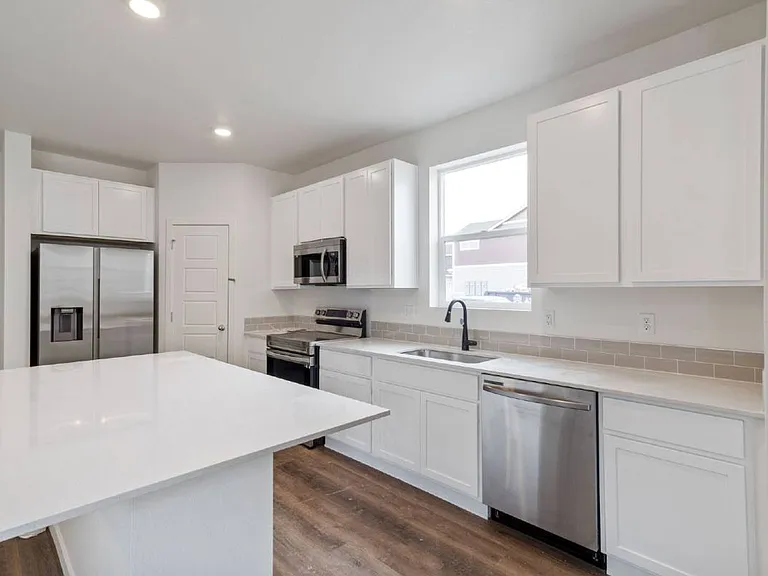 298 Cardinal St — Photo 1