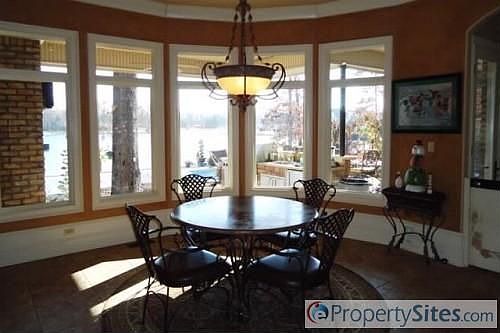 4th image of 190 Emerald Lake Dr