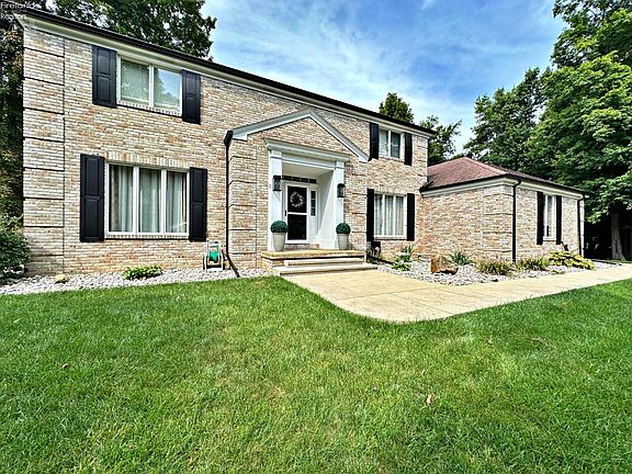 5th image of 2716 Briarwood Dr S