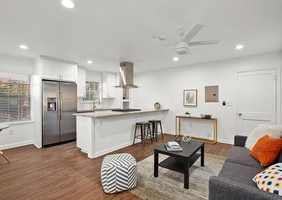 301 E 33rd St #5