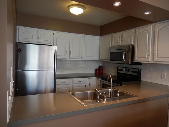 3rd image of 815 Apple Blossom Ln #10