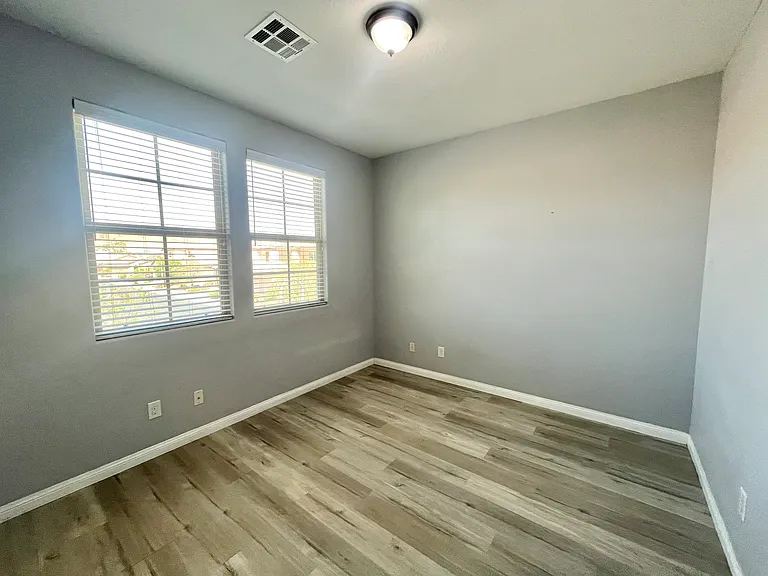 576 Glassford Ct — Photo 46
