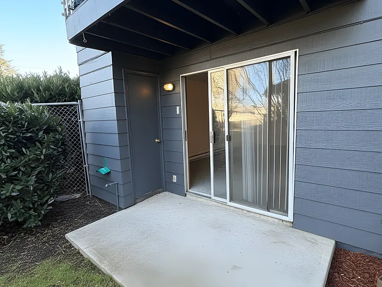 1027 W Washington St — Photo 17