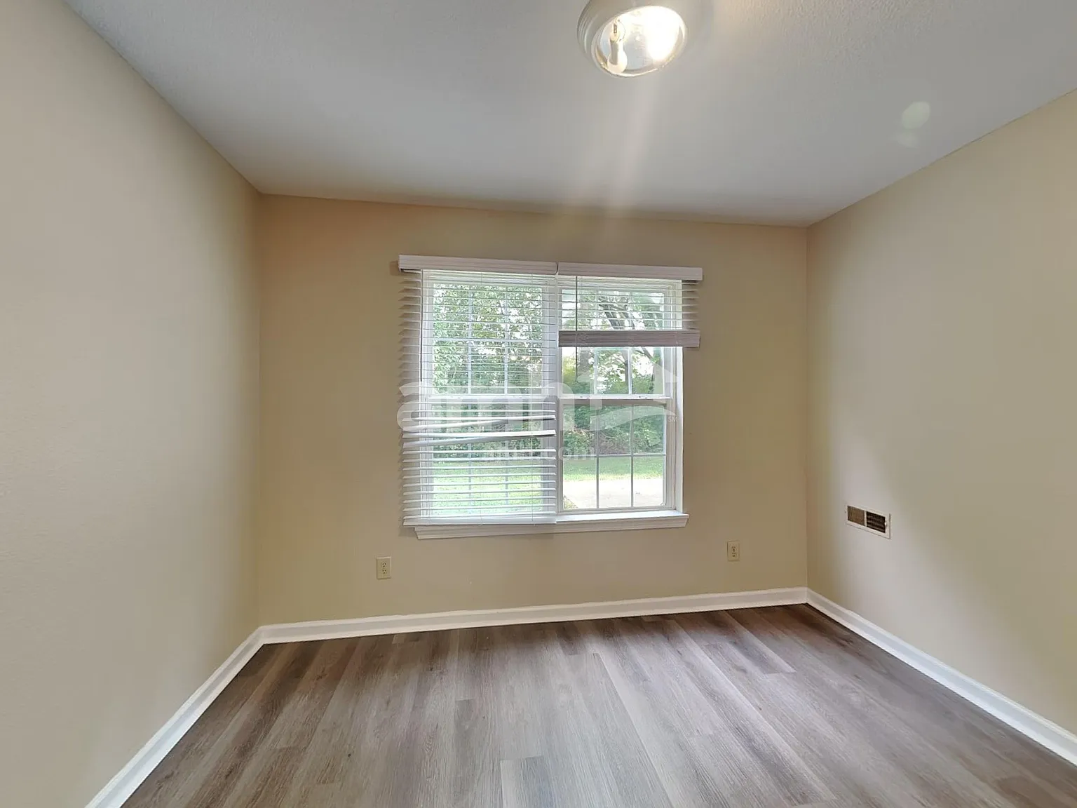 3 bed, 2.5 bath, 2104 sqft, $2,325 — Photo 4