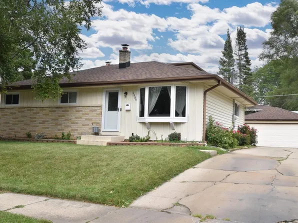 2886 South 97th STREET, West Allis, WI 53227