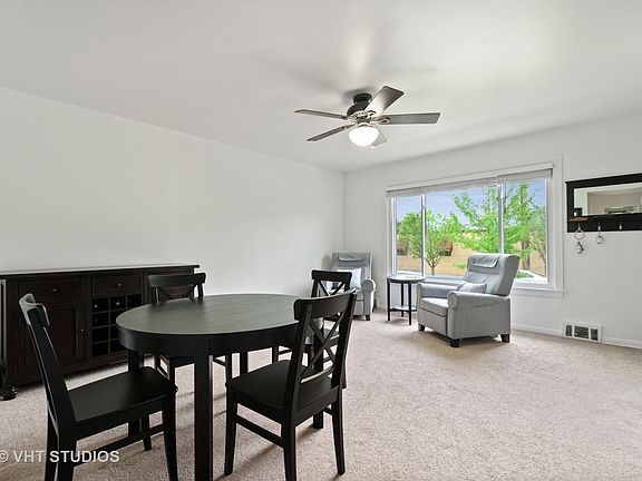 3rd image of 9152 Lincolnwood Dr