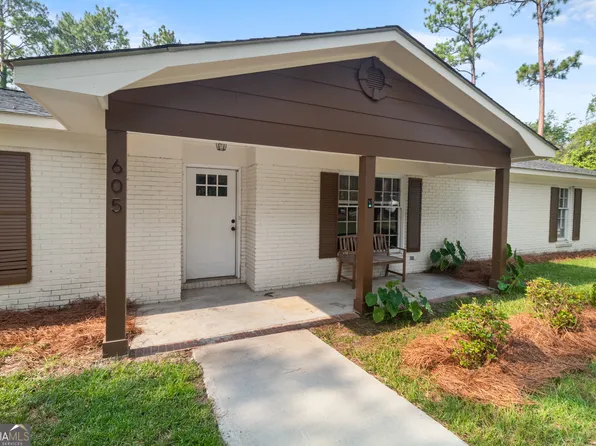 605 Honeysuckle Ln, Statesboro, GA 30458