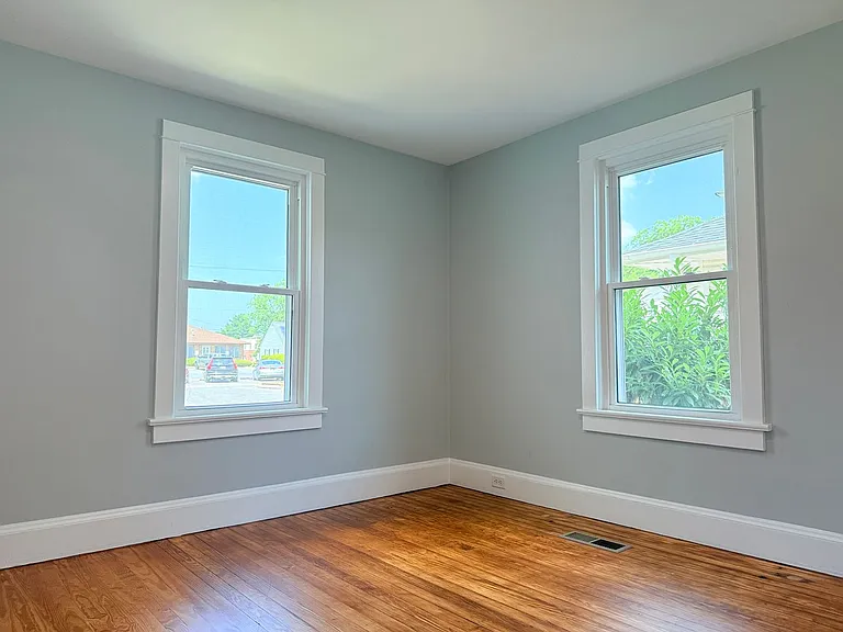 880 S State St — Photo 12