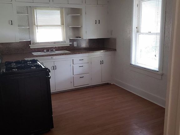 2nd image of 221 Emelyn St #1/2