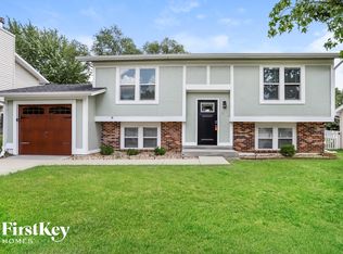 16 Oak Knoll Dr, Saint Peters, MO 63376