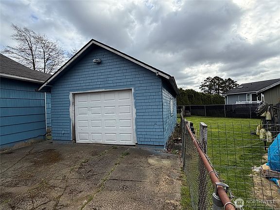 3rd image of 103 S West Boulevard