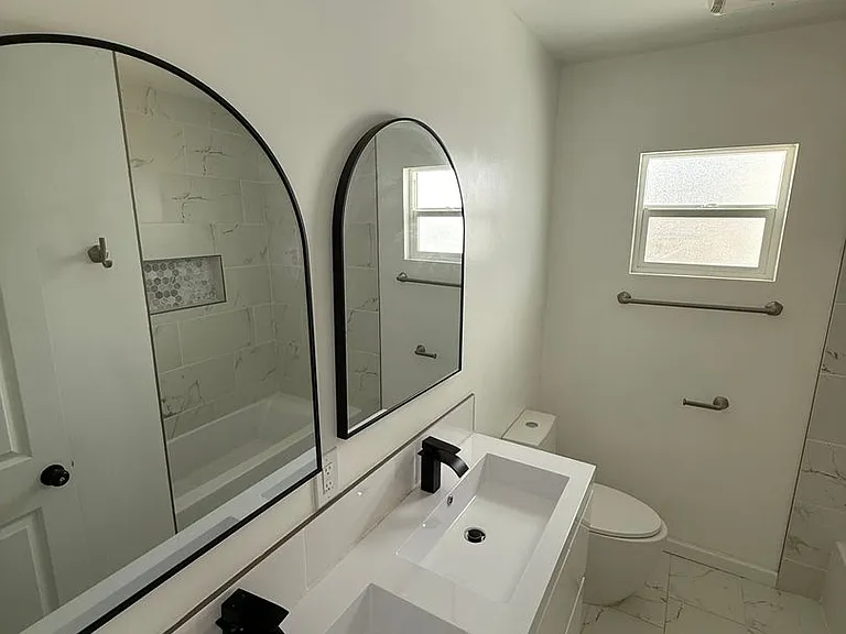 10214 Omelveny Ave — Photo 10
