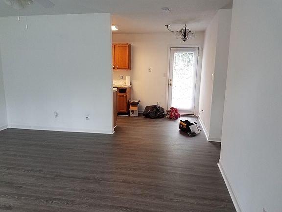 3rd image of 5526 N Broadway St