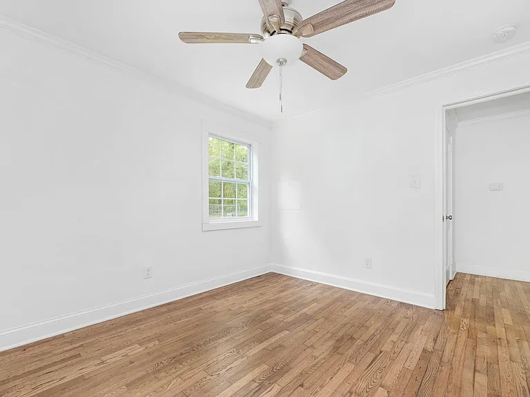 441 W Springs St — Photo 20