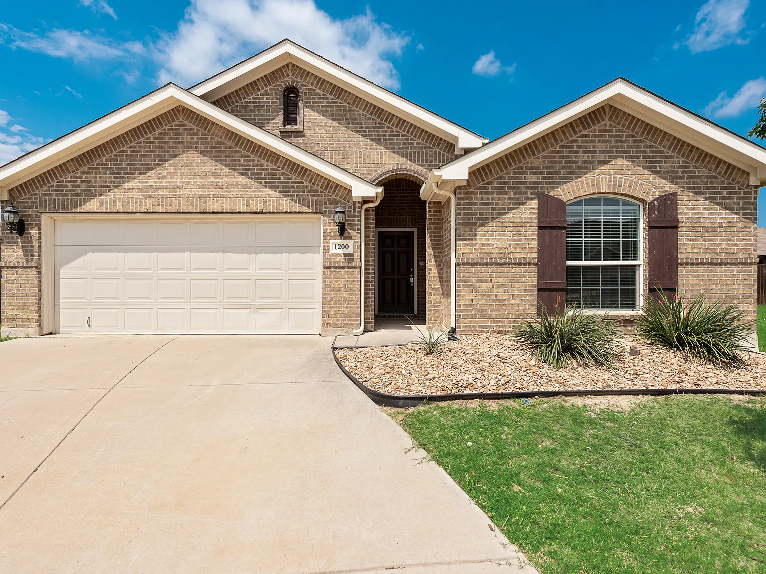 5 bed, 2175 sqft, $2,690 — Photo 3
